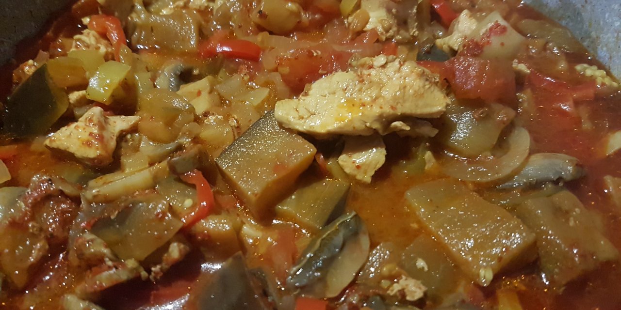Patlıcan ve Tavukla Yapılan Bu Yemek Tarifini Mutlaka Deneyin Lezzet Akıyor