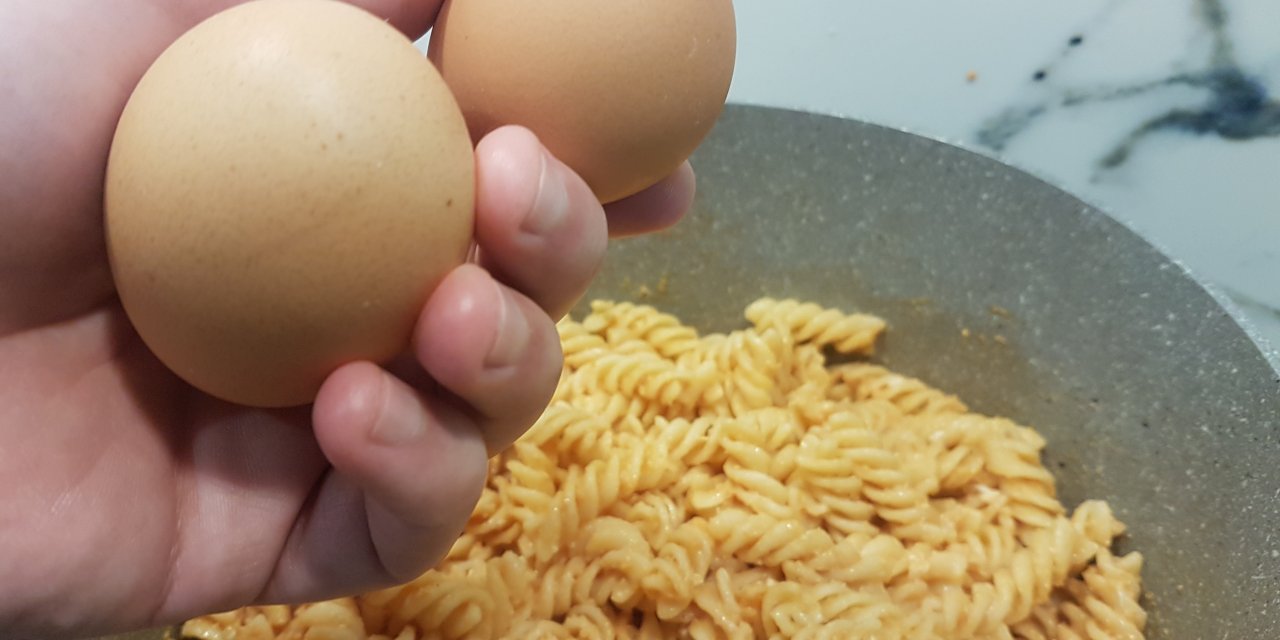 Bugün Ne Pişirsem Diyenlere Pek Bilinmeyen Ama Çok Sevilen Yumurtalı Makarna Tarifi