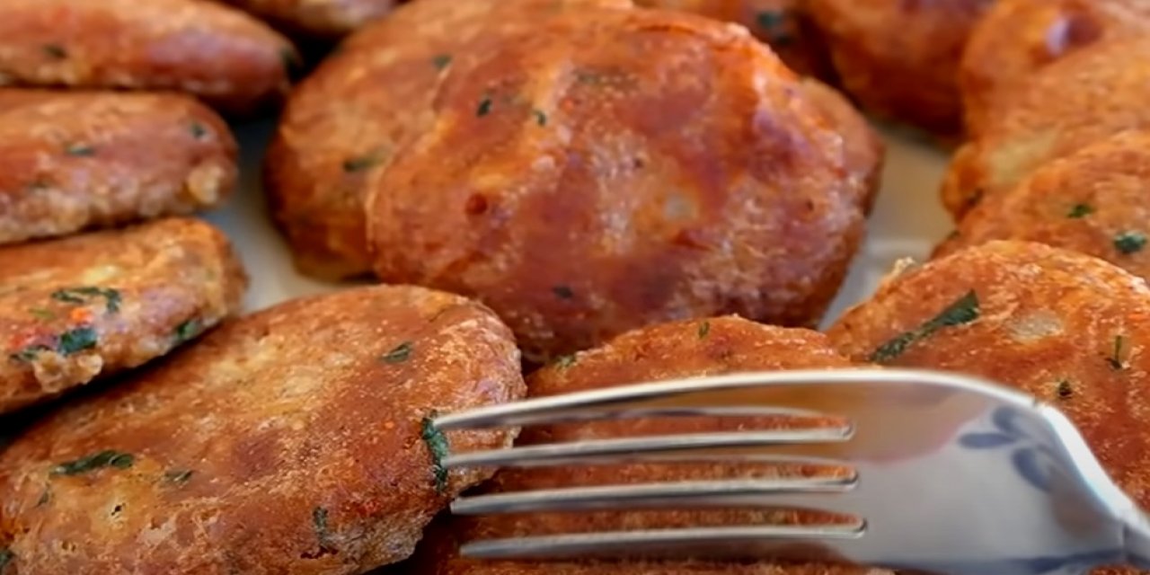 Herkesin Çok Beğeneceği Tarhanalı Patates Köftesi Tarifi! Lezzetli Bir Öneri