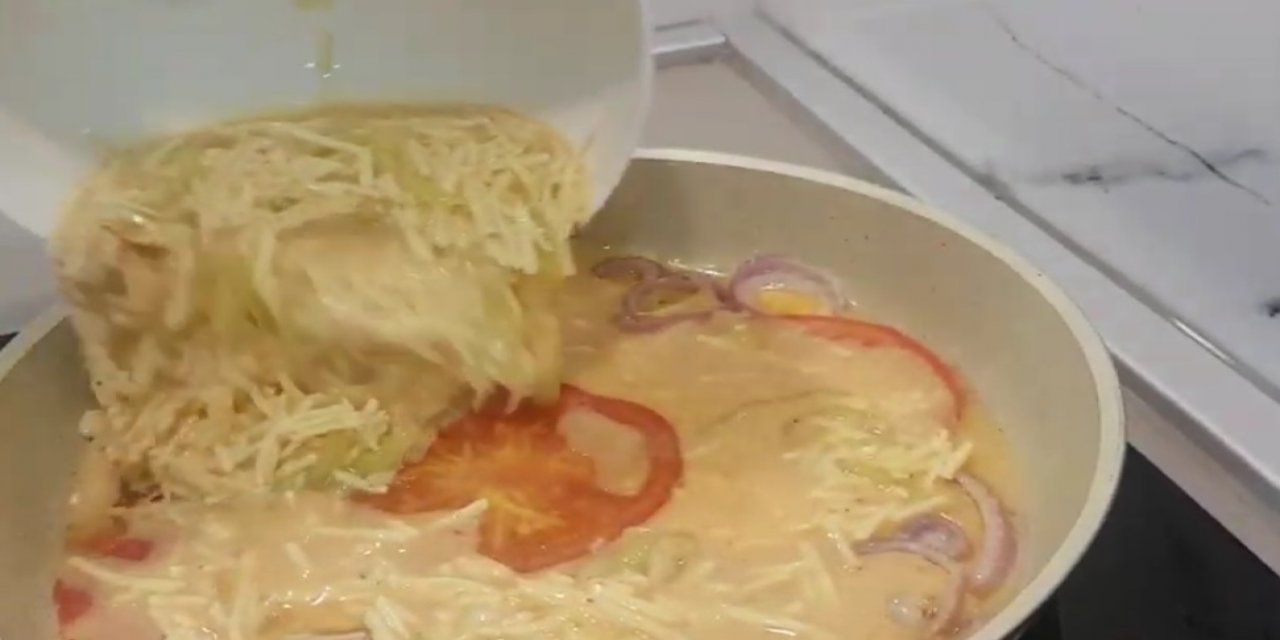 Menemenden Daha lezzetli! Kahvaltı İçin Yumurtalı Kaşar Peynirli ve Domatesli Tarif