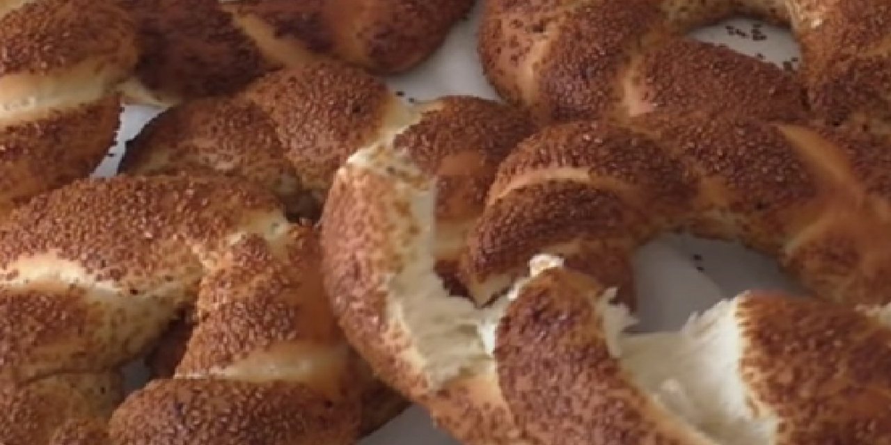 Fiyatı tırmanışa geçince herkes evde yapmaya başladı. Evde simit tarifi