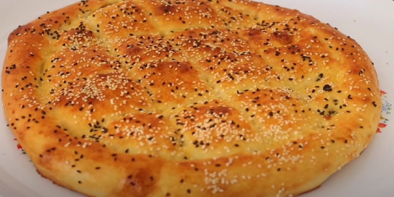 Ramazan Pidesi evde çok kolay bir şekilde yapılıyor. Fırın ustalarının taktiğiyle