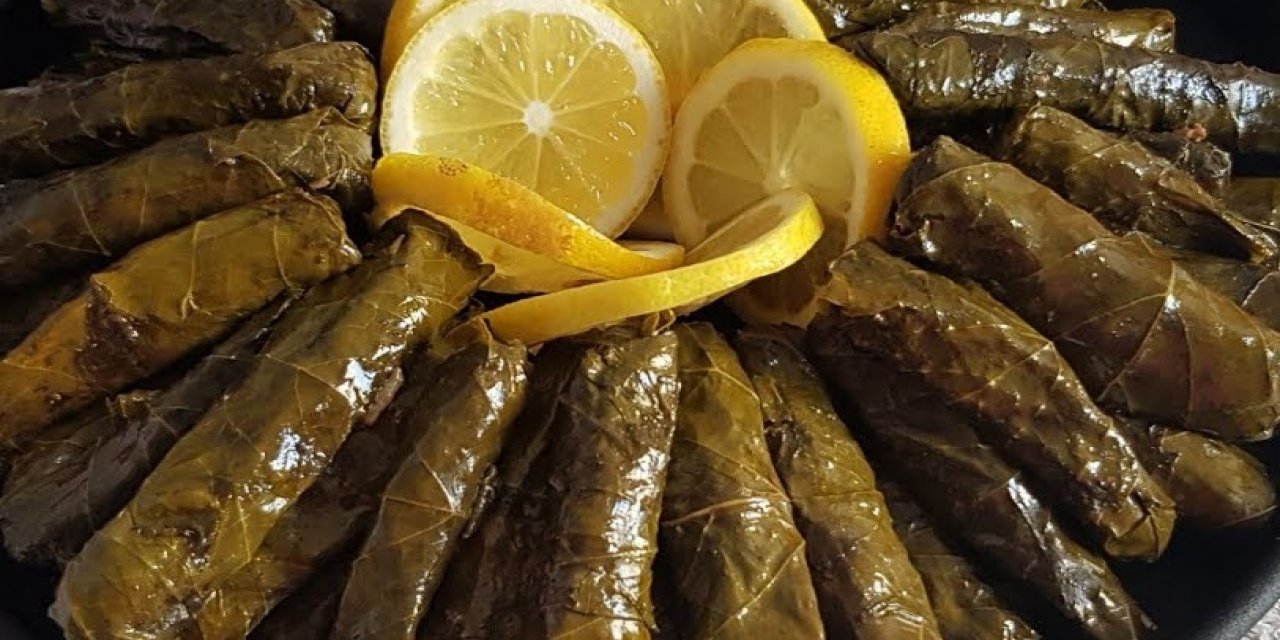 Yaprak sarmaya lezzet veriyor. Daha iyi pişiyor ve dağılmıyor! Sırrı ustası verdi