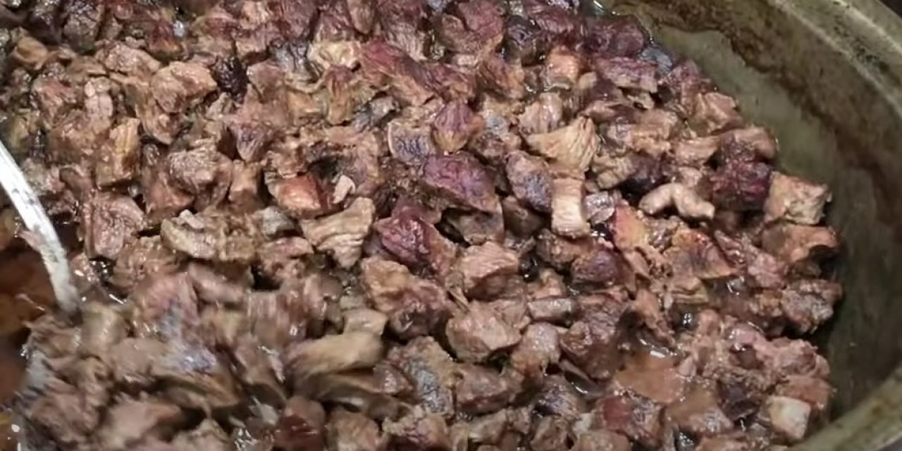 Kokusu Evi Saracak: Lokum gibi Eti Yumuşatan Lezzet Sırrıyla Kahvaltılık Kavurma Tarifi