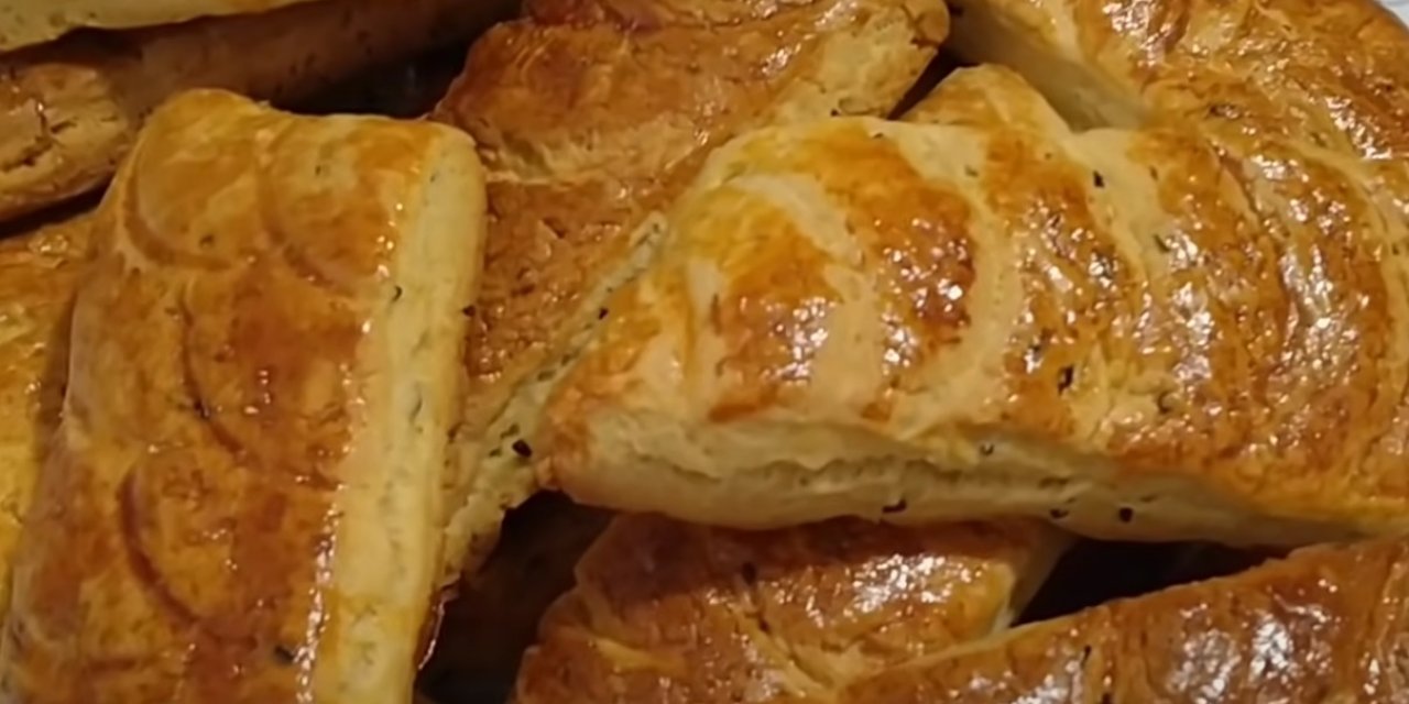 3 Adet Şeftaliden Yapılan Lezzetli Çörek Tarifi