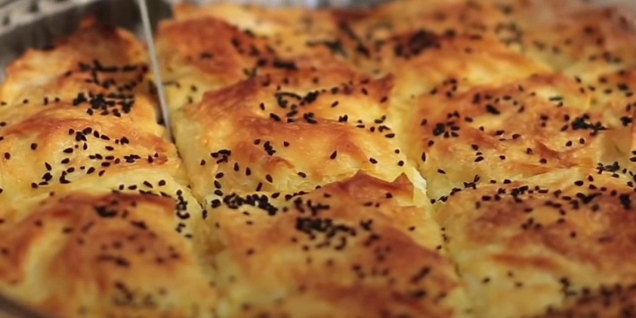 Enfes Sosuyla Hazır Yufkadan Çıtır Çıtır Peynirli Börek Tarifi