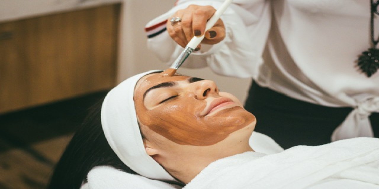 Makyaja Gerek Kalmadan Cilt Lekeleri İçin Evde Hazırlayabileceğiniz 3 Maske Tarifi