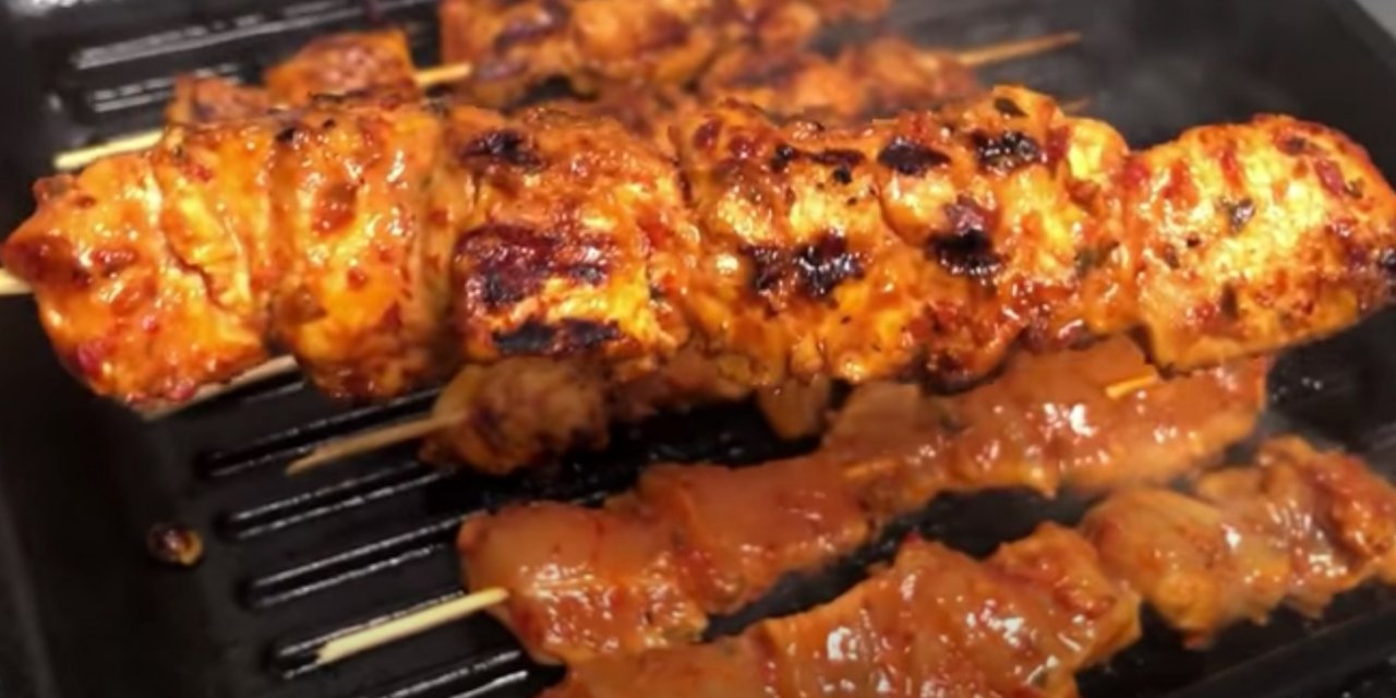 Tavuğu Bu Şekilde Yedikten Sonra Vazgeçemeyeceksiniz Fırında Tavuk Satay Tarifi