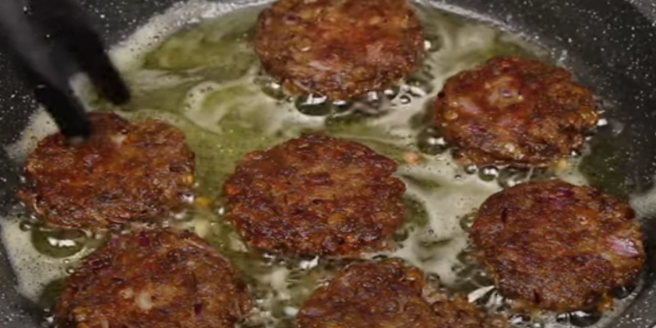 Günün Menüsü - Bugün Ne Pişirsem Diyenlere Yayla Çorbası * Mercimek Köftesi ve Çilekli Kurabiye tarifi