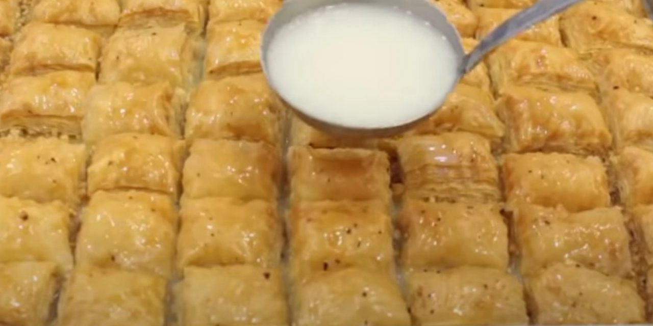 Tepsiler Hazırlansın Çıtır Çıtır En Kolay ve Lezzetlisinden Ev Baklavası Tarifi