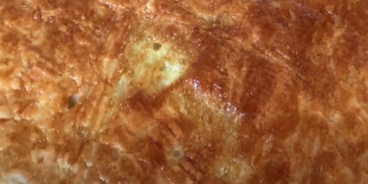 Börek kıvamında 30 dakikada pişen ve göz göz kabaran Cevizli Kete tarifi