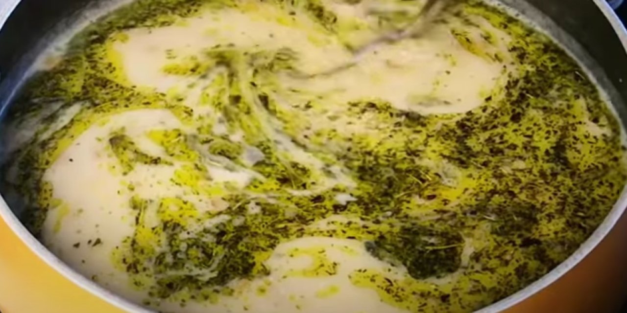 Yaz Sıcağında Serinleten Erişteli Mercimekli Yoğurt Çorbası Tarifi