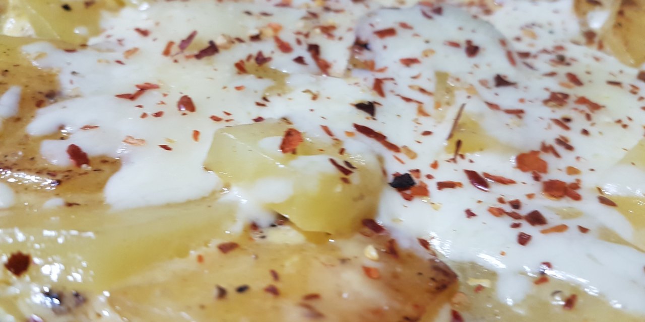 2 Adet Patatesle Yapılan Yumurtalı ve Kaşar Peynirli Pratik Kahvaltılık Tarifi Nefis Mi Nefis