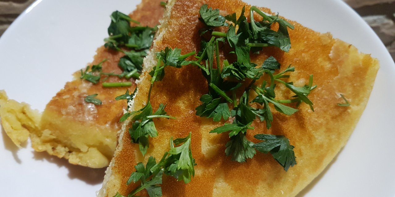 Acil Misafiri Gelenlere Sadece 20 Dakikada Pişen Tavada Puf Puf Kabaran Börek Tarifi
